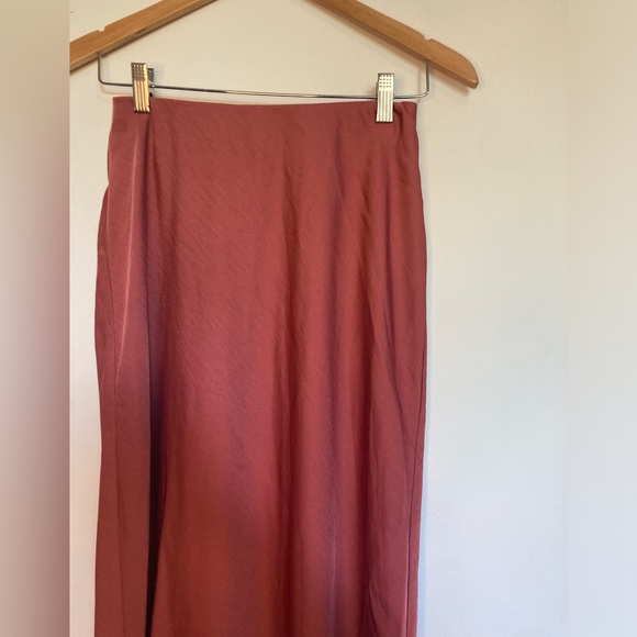 Midi length silky rust skirt - Picture 4 of 5